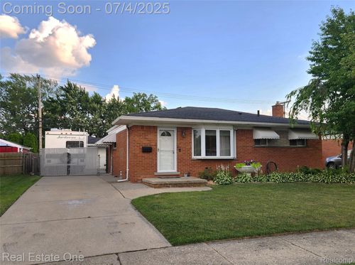 15622 Chestnut St, Roseville, MI, 48066-5209 | Card Image