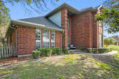 10173 Wandering Way Street, House other with 4 bedrooms, 3 bathrooms and null parking in Benbrook TX | Image 2