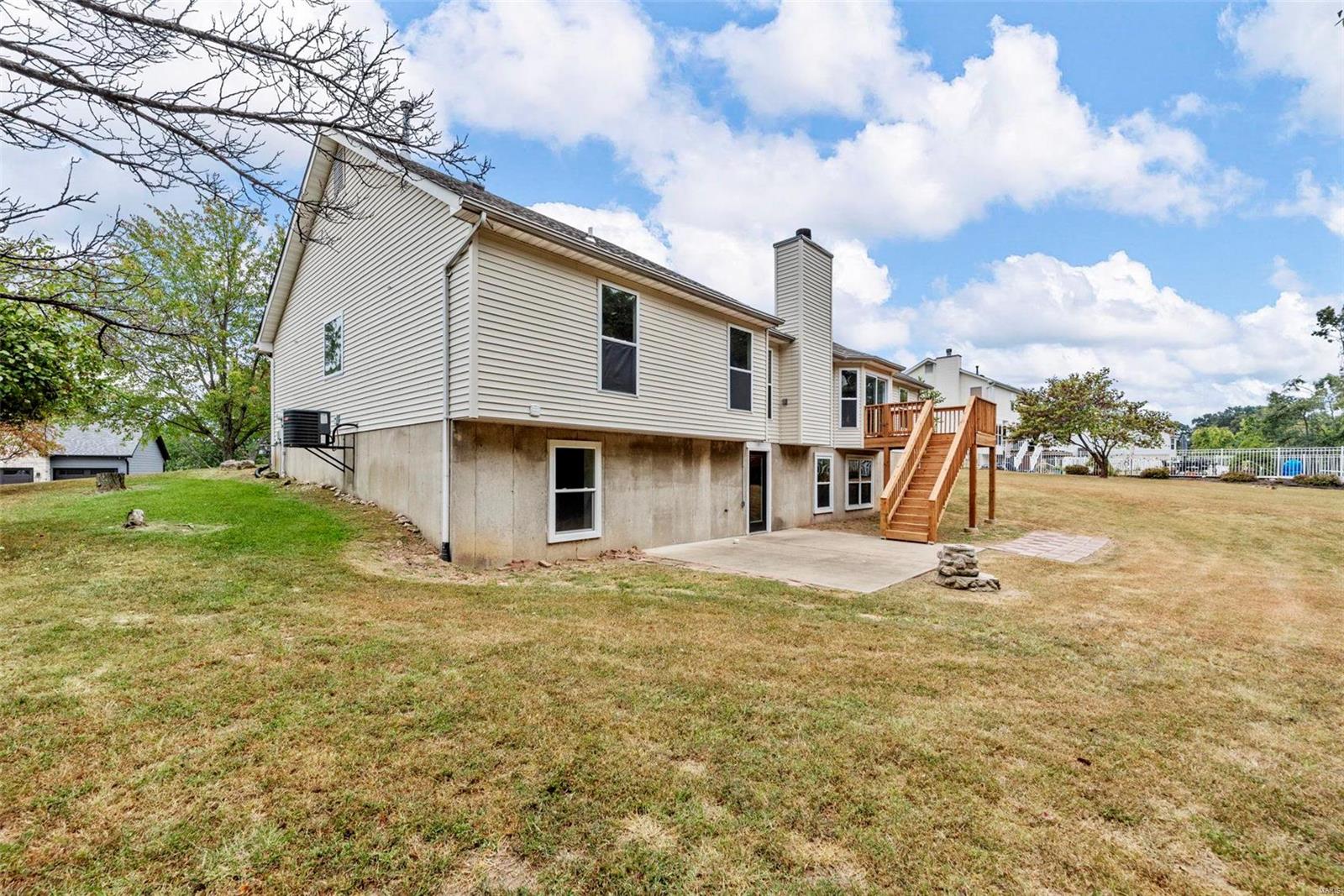 Country Club Dr, High Ridge, MO 63049