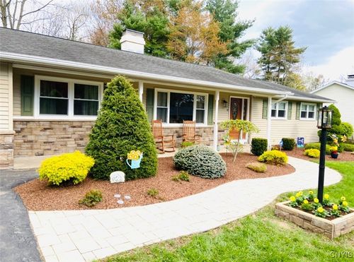 8 Chateau Dr, Whitesboro, NY, 13492-2511 | Card Image