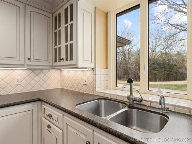 2407 Kyle Ct, House other with 3 bedrooms, 5 bathrooms and null parking in Bartlesville OK | Image 16