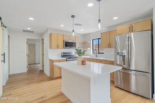 4439 S 6th St, Phoenix, AZ, 85040-2211 | Card Image