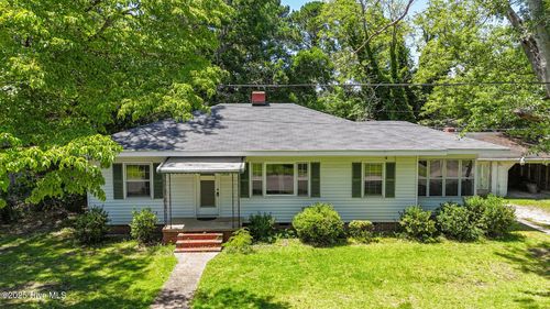 306 W Simmons Ave, Williamston, NC, 27892-2042 | Card Image