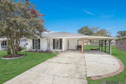 8834 Asphodel St, Denham Springs, LA, 70726-6316 | Card Image