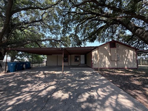 926 Millican St, Navasota, TX, 77868-2218 | Card Image