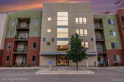 202 - 630 S Garfield Avenue, Condo with 2 bedrooms, 2 bathrooms and null parking in Traverse City MI | Image 1