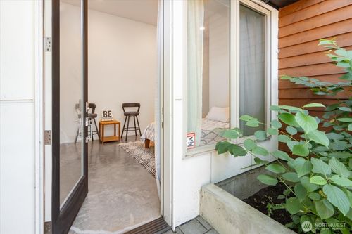 551 28th Ave, Seattle, WA, 98122-6209 | Card Image