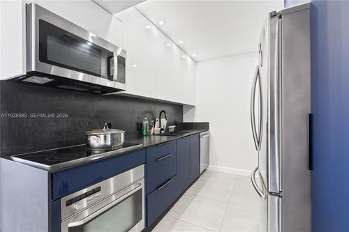 apt-722-20301 W Country Club Dr, Aventura, FL, 33180-1696 | Card Image