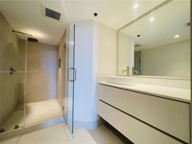 APT-305 - 201 Crandon Blvd, Condo with 1 bedrooms, 2 bathrooms and null parking in Key Biscayne FL | Image 10