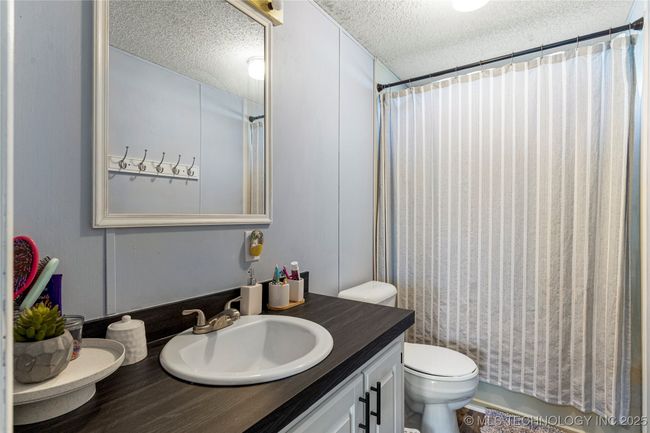 Hall bathrooom | Image 29