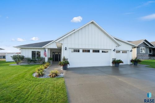 415 E Mary Moore Dr Drive, Tea, SD, 57064 | Card Image