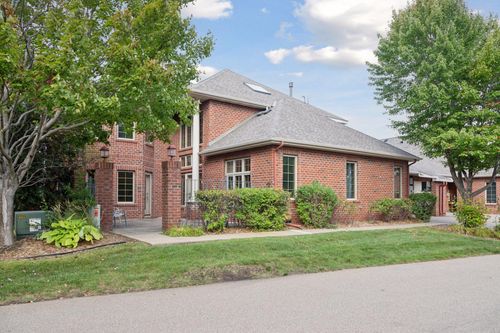 251 W Canyon Dr, HUDSON, WI, 54016-7719 | Card Image