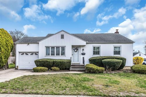 80 Knickerbocker Rd N, Plainview, NY, 11803-2638 | Card Image