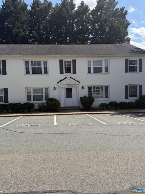 3-121 Hessian Hills Rdg, CHARLOTTESVILLE, VA, 22901-2546 | Card Image