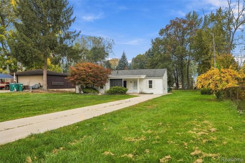 30512 Bock St, Garden City, MI, 48135-1423 | Card Image