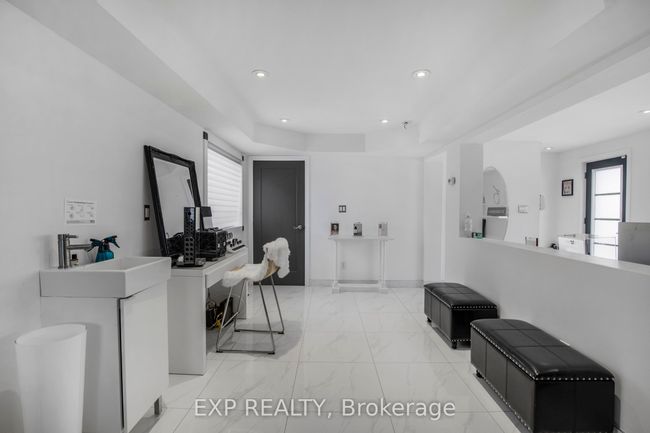 15 Centre St S, Home with 1 bedrooms, 1 bathrooms and 8 parking in Brampton ON | Image 13