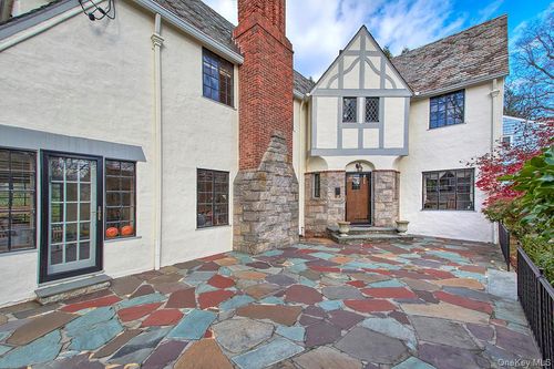 216 Hartsdale Ave, White Plains, NY, 10606-3906 | Card Image