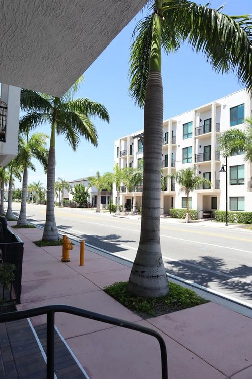 apt-402-8201 Nw 41st St, Doral, FL, 33166-6281 | Card Image