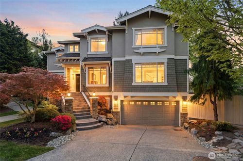 7003 117th Pl Ne, Kirkland, WA, 98033-8461 | Card Image