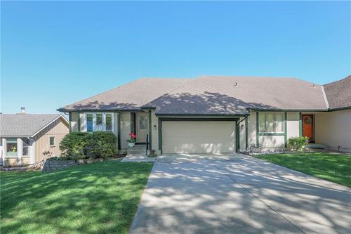 8409 Westridge Road, Raytown, MO, 64138 | Card Image