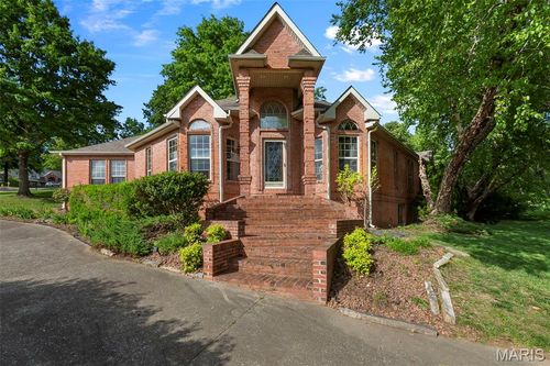 2204 Crown Point Dr, Cape Girardeau, MO, 63701-2572 | Card Image