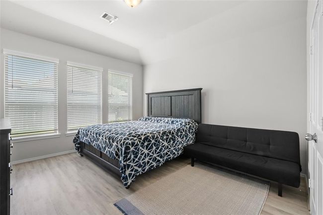 2739 Meadow View Ln, House other with 5 bedrooms, 4 bathrooms and 2 parking in Conroe TX | Image 12