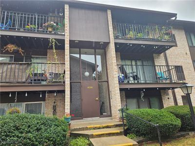 104 - 16370 Heather Lane, Condo with 2 bedrooms, 1 bathrooms and null parking in Middleburg Heights OH | Image 2