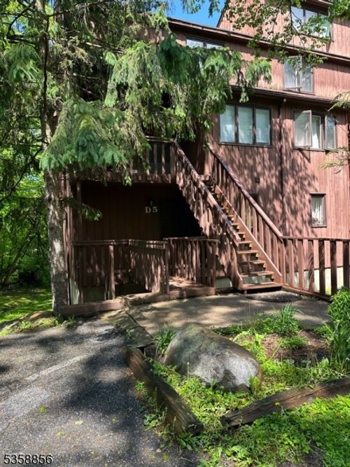 d5-5 Village Way, Vernon, NJ, 07462-3104 | Card Image