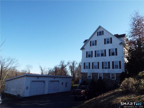 405 Mohegan Avenue Pkwy, Quaker Hill, CT, 06375-1709 | Card Image