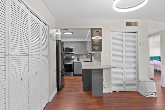 APT-402 - 17800 Atlantic Blvd, Condo with 1 bedrooms, 2 bathrooms and null parking in Sunny Isles Beach FL | Image 7