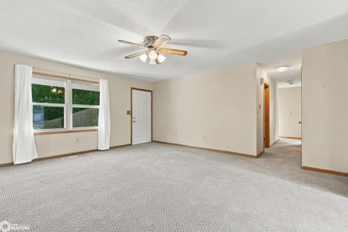 2626 Evergreen Dr, Burlington, IA, 52601-2421 | Card Image