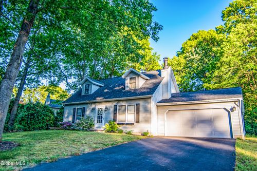 15 Longwood Dr, Clifton Park, NY, 12065-7627 | Card Image