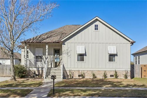 3828 Dominique Dr, Chalmette, LA, 70043-1008 | Card Image