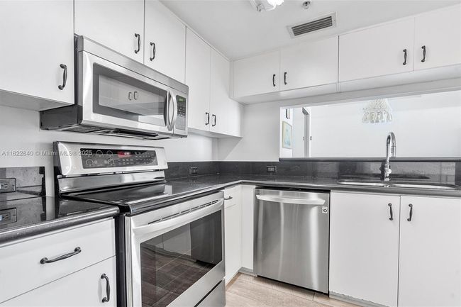 APT-1101 - 1830 S Ocean Dr, Condo with 3 bedrooms, 3 bathrooms and null parking in Hallandale Beach FL | Image 13