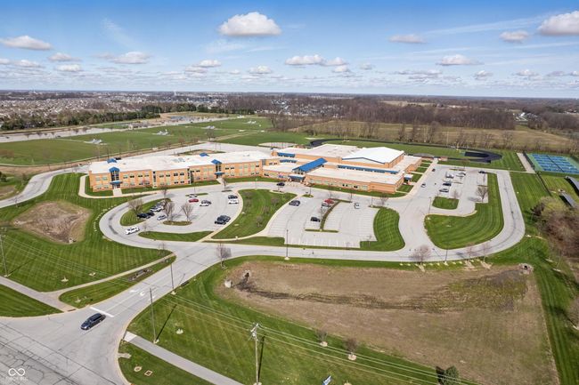 HSE Intermediate and Junior High School | Image 75
