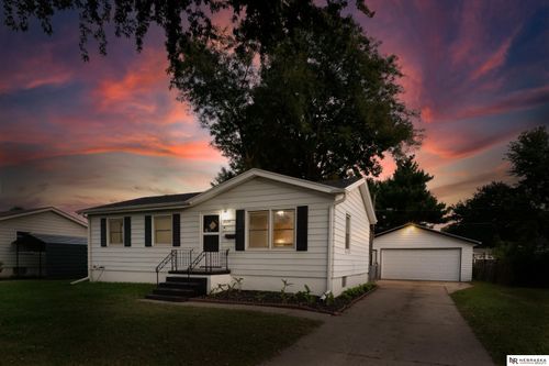 8609 B Street, Omaha, NE, 68124 | Card Image