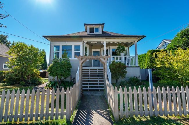 814 Tenth Street, House other with 3 bedrooms, 2 bathrooms and 4 parking in New Westminster BC | Image 1