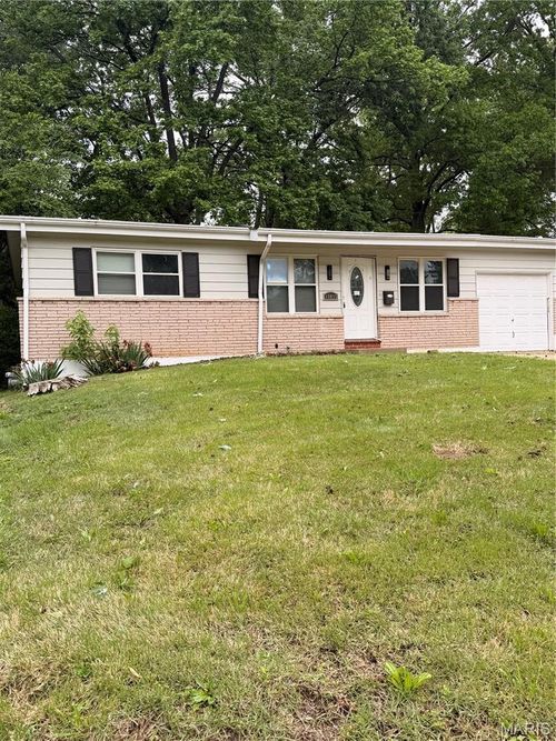 10815 Vorhof Dr, Saint Louis, MO, 63136-5733 | Card Image