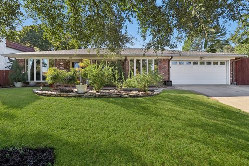 813 Overhill Ct, Hurst, TX, 76053-3822 | Card Image