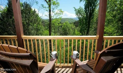 544 Royal Coachman Dr, Pigeon Forge, TN, 37863-3671 | Card Image