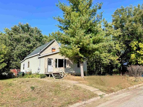 803 N Prairie St, Prairie Du Chien, WI, 53821-1033 | Card Image