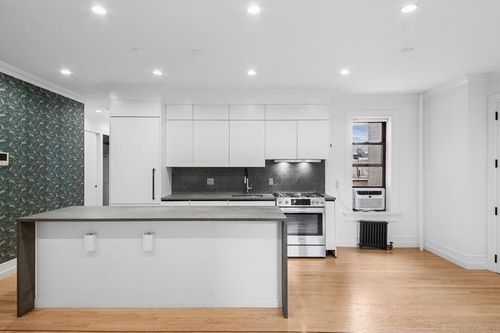 b7b8-24 38th St, Astoria, NY, 11103-4145 | Card Image