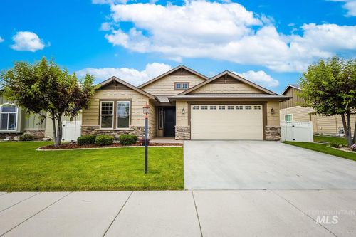 427 Briar Hill St, Nampa, ID, 83686-5388 | Card Image