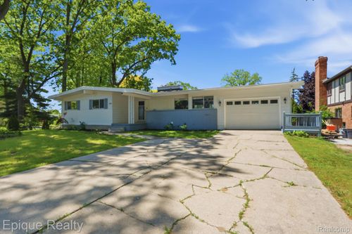 2549 Riverwood Dr, Port Huron, MI, 48060-2694 | Card Image