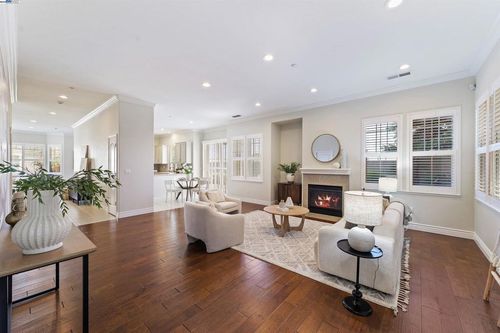 725 Central Ave, Livermore, CA, 94551-7469 | Card Image