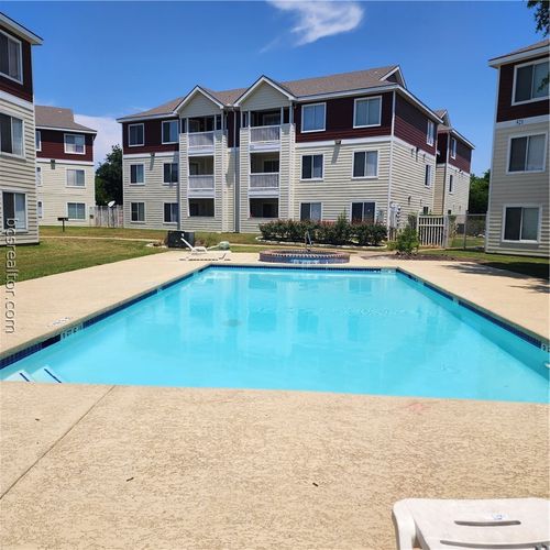 102-room-c-and-b-529 Southwest Pkwy, College Station, TX, 77840-7145 | Card Image