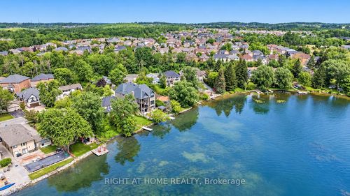 429 N Lake Rd, Richmond Hill, ON, L4E3A7 | Card Image