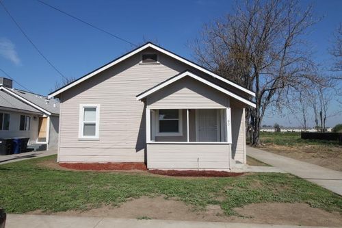90 Magnolia Ave, Lemoore, CA, 93245-2835 | Card Image