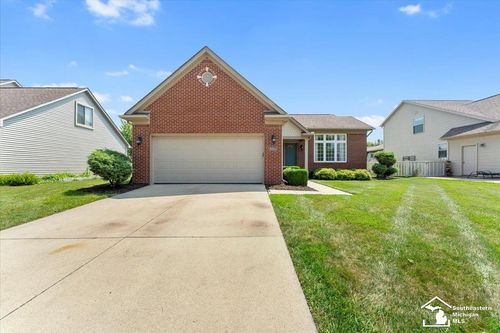8824 Railwood Dr, Newport, MI, 48166-7825 | Card Image