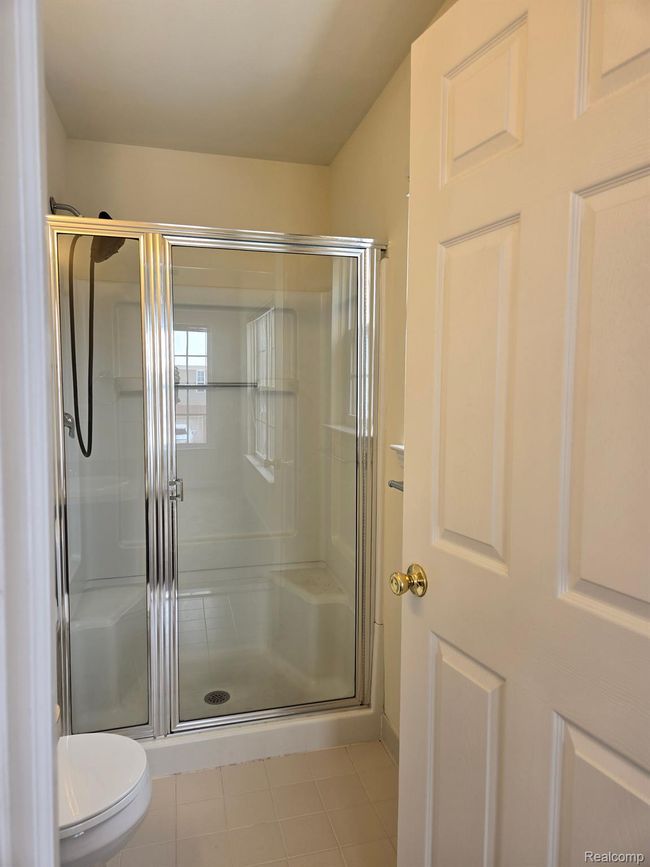 27341 Hidden Oaks Dr, Condo with 2 bedrooms, 2 bathrooms and null parking in BROWNSTOWN TWP MI | Image 13